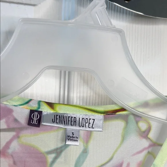 Jennifer Lopez Multicolor Floral Blouse - Picture 2 of 6